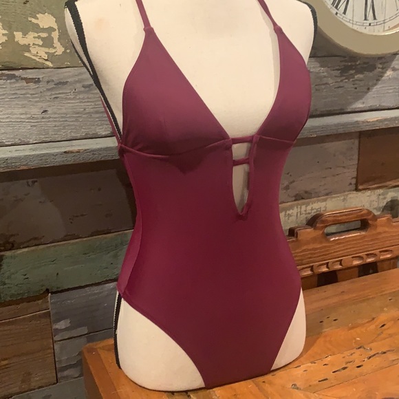 One-piece swimsuit by Cupshe - Picture 7 of 14